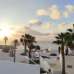 Calypso, Completo Con Vistas Al Mar Y A La Piscina En Costa Teguise