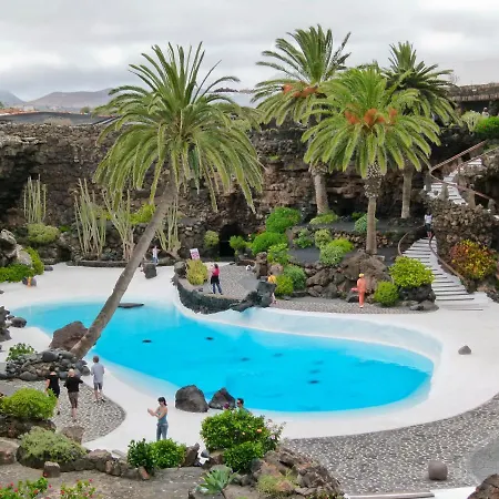 Calypso, Completo Con Vistas Al Mar Y A La Piscina En Costa Teguise