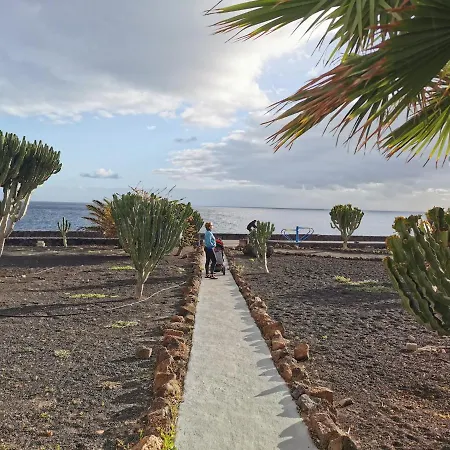 Calypso, Completo Con Vistas Al Mar Y A La Piscina En Apartman *