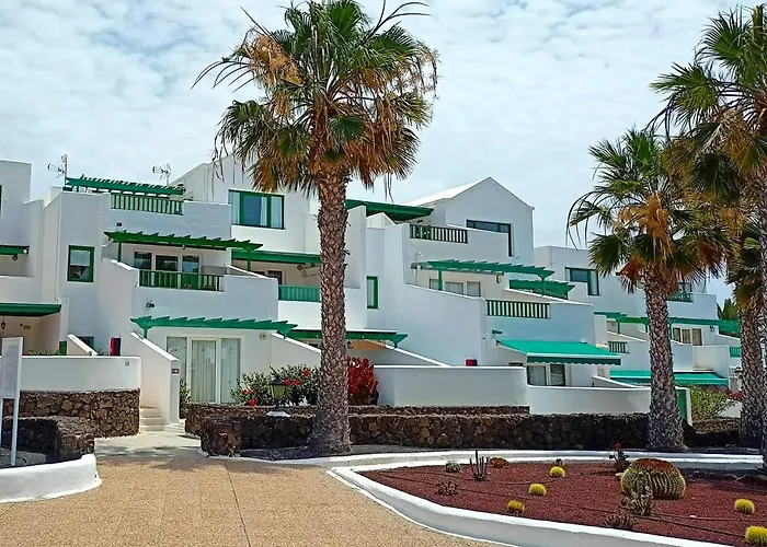Calypso, Completo Con Vistas Al Mar Y A La Piscina En Costa Teguise