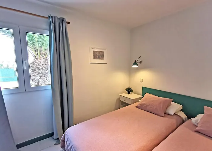 Calypso, Completo Con Vistas Al Mar Y A La Piscina En Costa Teguise