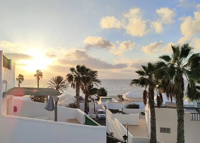 Calypso, Completo Con Vistas Al Mar Y A La Piscina En Costa Teguise